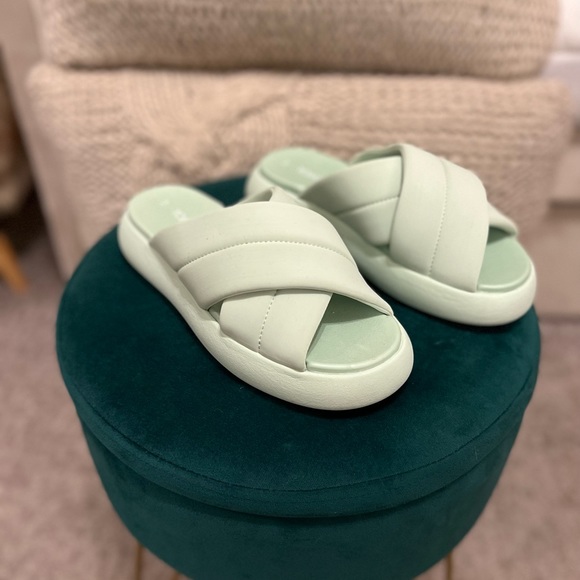 Platform Toms Slides - Picture 3 of 4